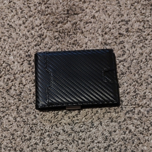 Men's Slim Bi-Fold Wallet - Picture 1 of 4